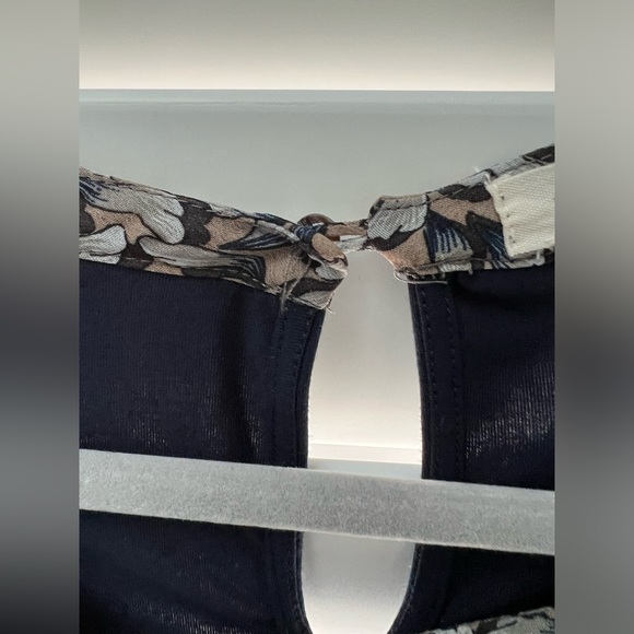 Tiny at Anthropologie beautiful blouse in navy with floral print. Size xl. - Picture 8 of 10